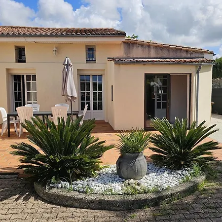 Maison Plain-pied à Royan: 3 Chambres, Terrasse, Proche Plages, Calme Sur Terrain De 500 M² - Fr-1-71-106