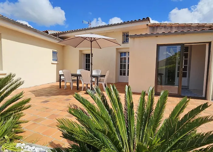 Maison Plain-pied à Royan: 3 Chambres, Terrasse, Proche Plages, Calme Sur Terrain De 500 M² - Fr-1-71-106 * Royan