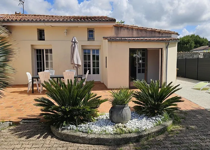 Maison Plain-pied à Royan: 3 Chambres, Terrasse, Proche Plages, Calme Sur Terrain De 500 M² - Fr-1-71-106