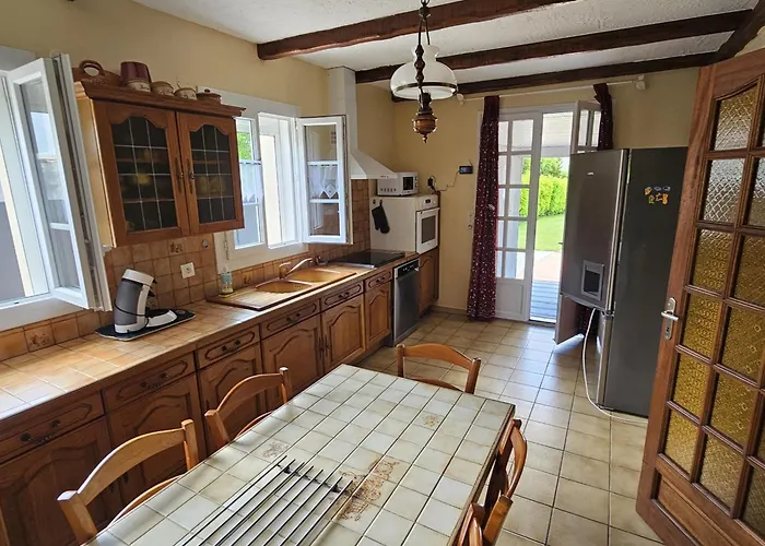 Maison Plain-pied à Royan: 3 Chambres, Terrasse, Proche Plages, Calme Sur Terrain De 500 M² - Fr-1-71-106 Royan