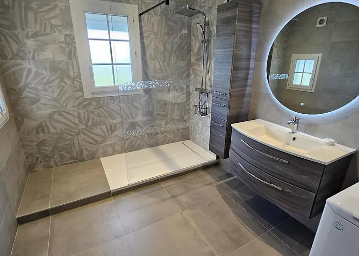 Maison Plain-pied à Royan: 3 Chambres, Terrasse, Proche Plages, Calme Sur Terrain De 500 M² - Fr-1-71-106 Hébergement de vacances