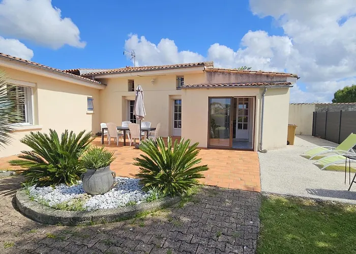 Holiday home Maison De Plain-pied A Royan, 3 Chambres, Terrasse - Fr-1-71-106