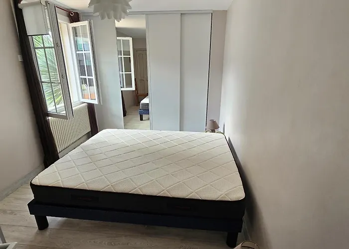 Holiday home Maison De Plain-pied A Royan, 3 Chambres, Terrasse - Fr-1-71-106