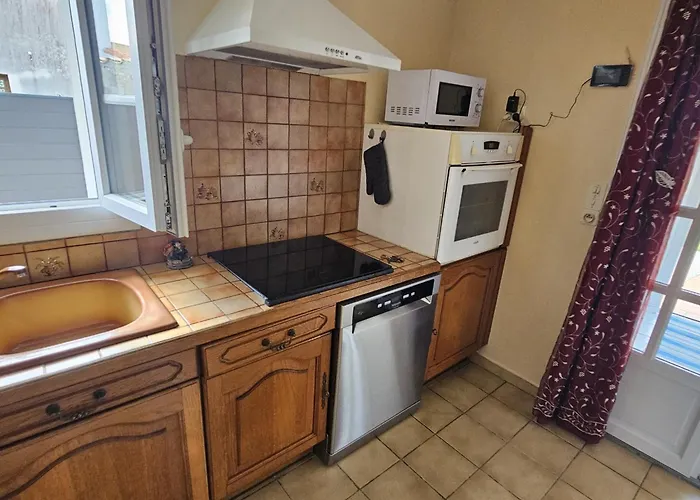 Holiday home Maison De Plain-pied A Royan, 3 Chambres, Terrasse - Fr-1-71-106 *