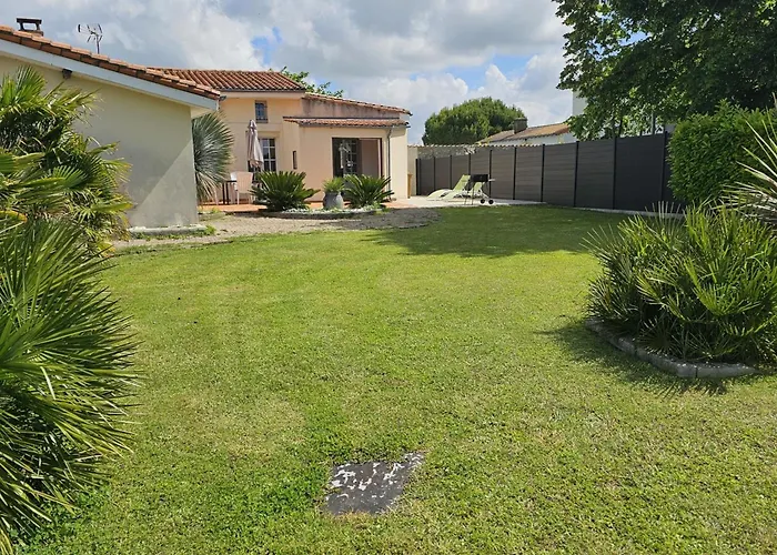 Maison De Plain-pied A Royan, 3 Chambres, Terrasse - Fr-1-71-106 * Royan